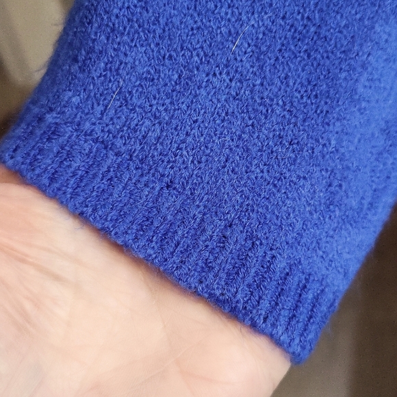 Express Royal Blue V Neck Cropped Long Sleeve Sweater - Picture 5 of 8